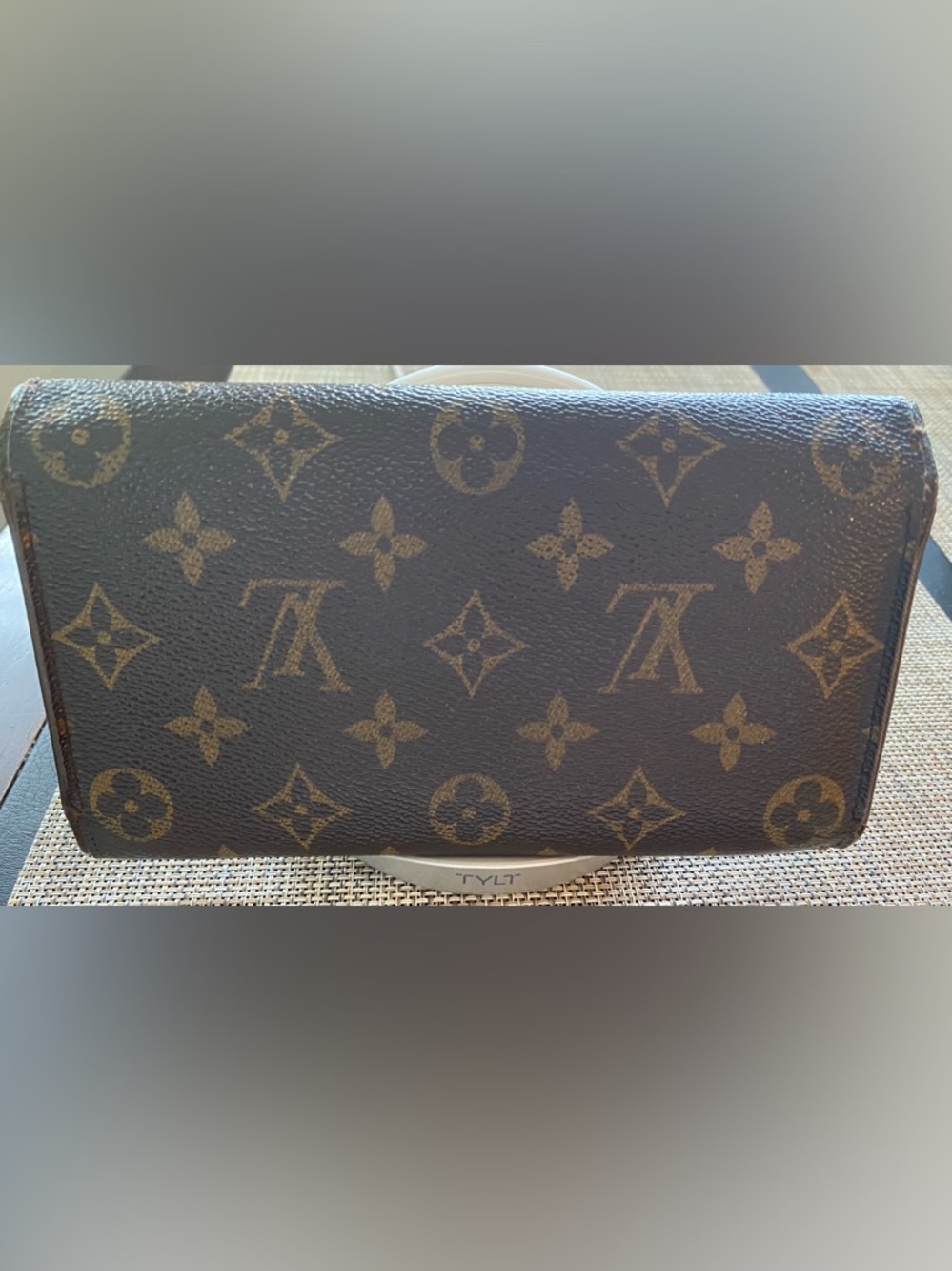 Louis Vuitton Monogram Canvas Wallet. Front snap closure with coin pouch - Picture 2 of 13